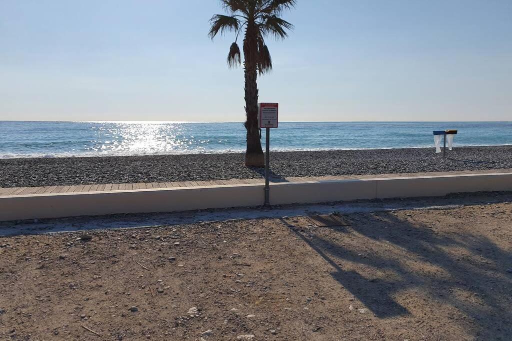 Riviera Sun Standing Studio Villeneuve-Loubet Bagian luar foto