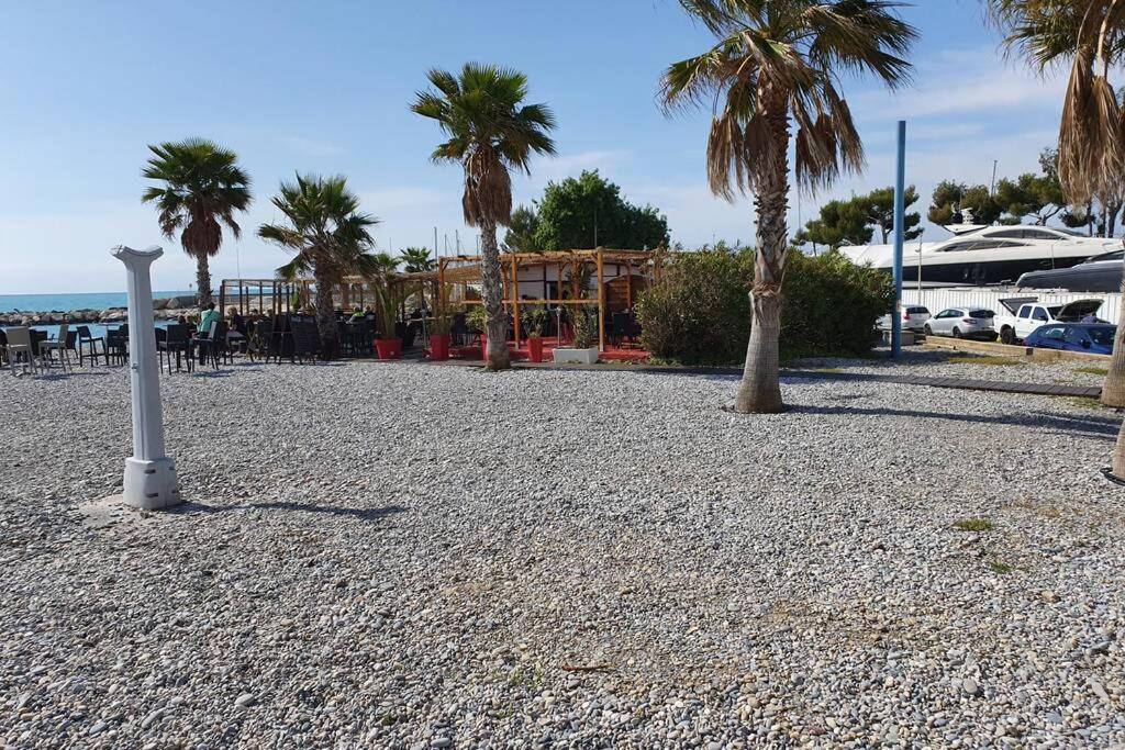 Riviera Sun Standing Studio Villeneuve-Loubet Bagian luar foto